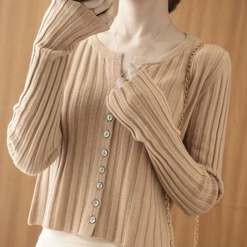 Демисезонная короткая кофта-п cardigan?