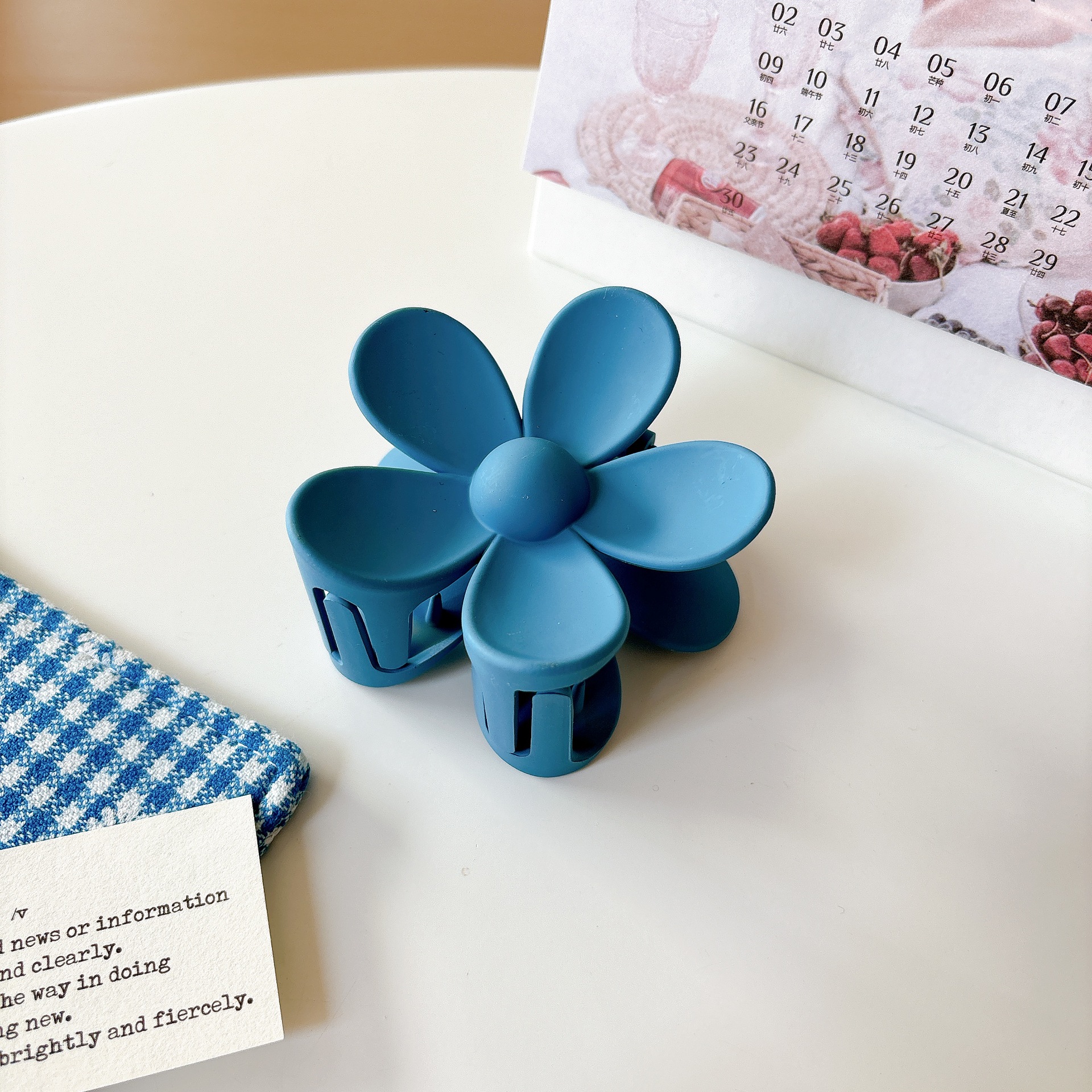 Japonés y coreano accesorios para el cabello hembra Klein azul clip temperamento simple giro horquilla corazón pequeña horquilla placa geométrica horquilla