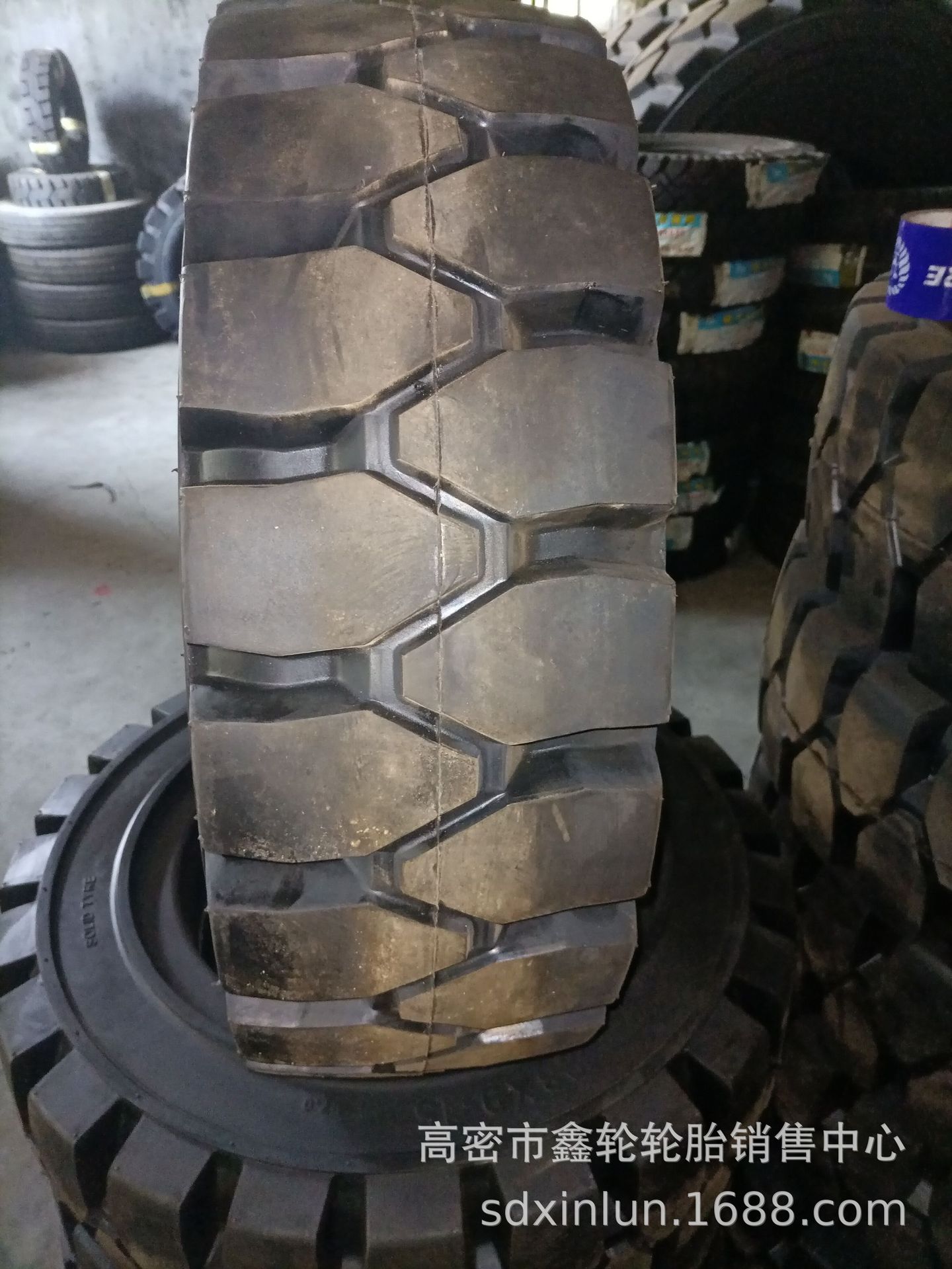 叉车5.00/4.00-8 16x6-8 21x8-9  6.00-9 7.00-9 28x9-15实心轮胎