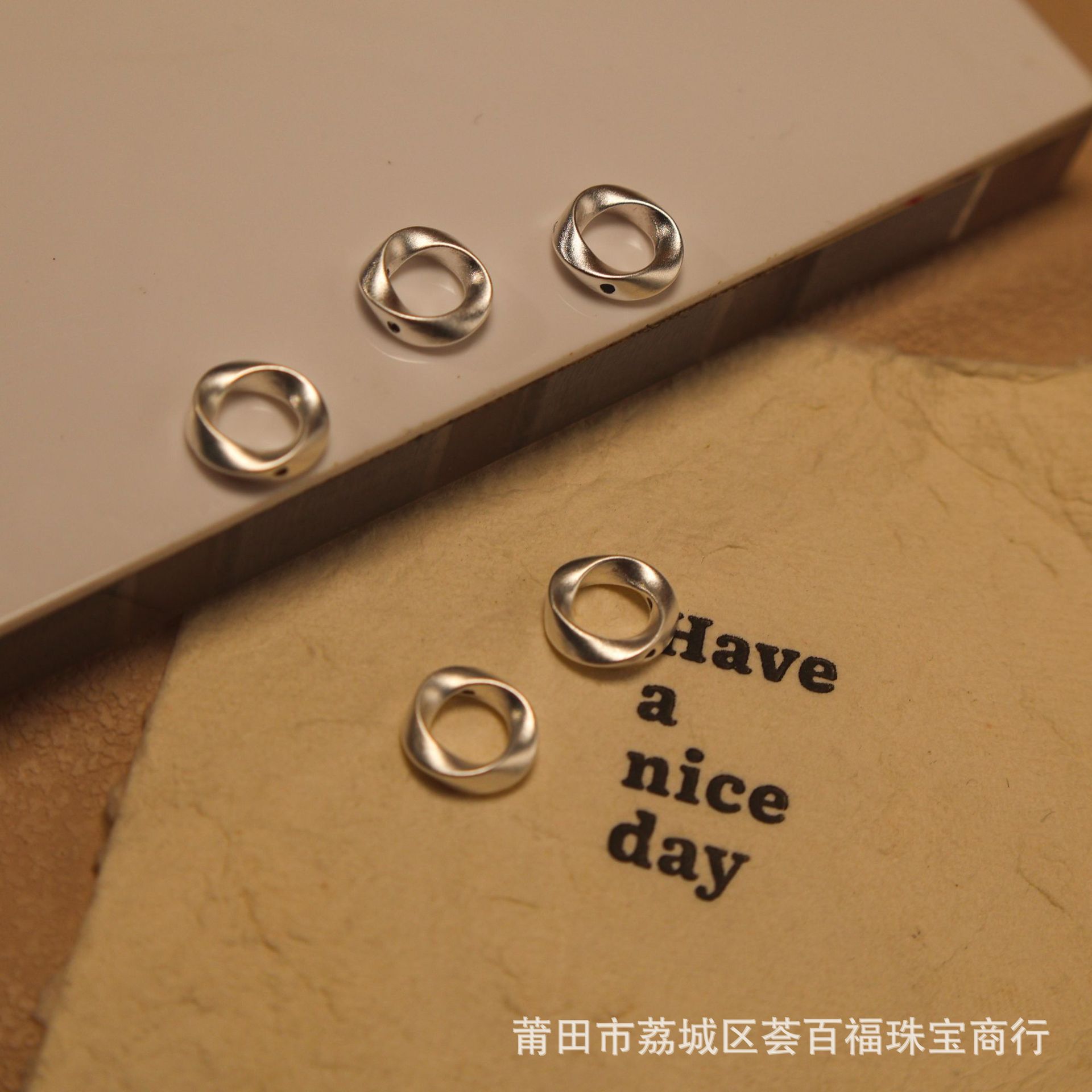 Pure silver s999 Möbius 3D hard silver accessory, hollow fashion niche light luxury ins handmade silver spacer bead accessory