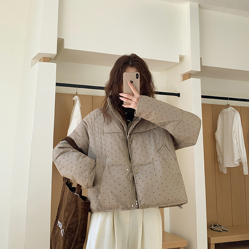 Spot de comercio exterior 2025 invierno japonés y coreano dulce estudiantes ondas de cuello corto pan chaqueta de algodón chaqueta mujer