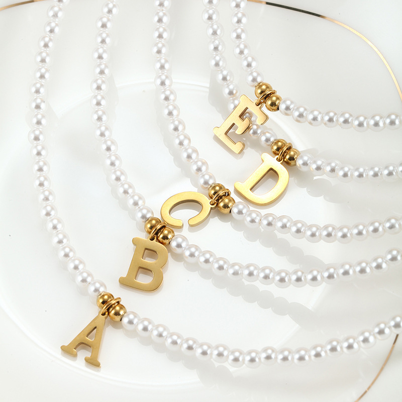Wholesale Jewelry Elegant Simple Style Letter Artificial Pearl Alloy Copper Beaded Pendant Necklace display picture 4