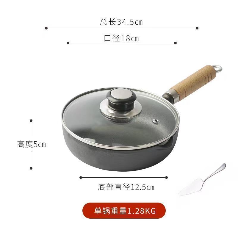 油をかけた鍋の熱い油をかけた専用の鍋鋳鉄は卵焼きのフライパンを深めて油をかけた専用の鉄鍋です。|undefined