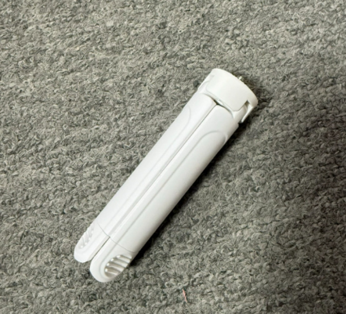 Telescopic tripod/white