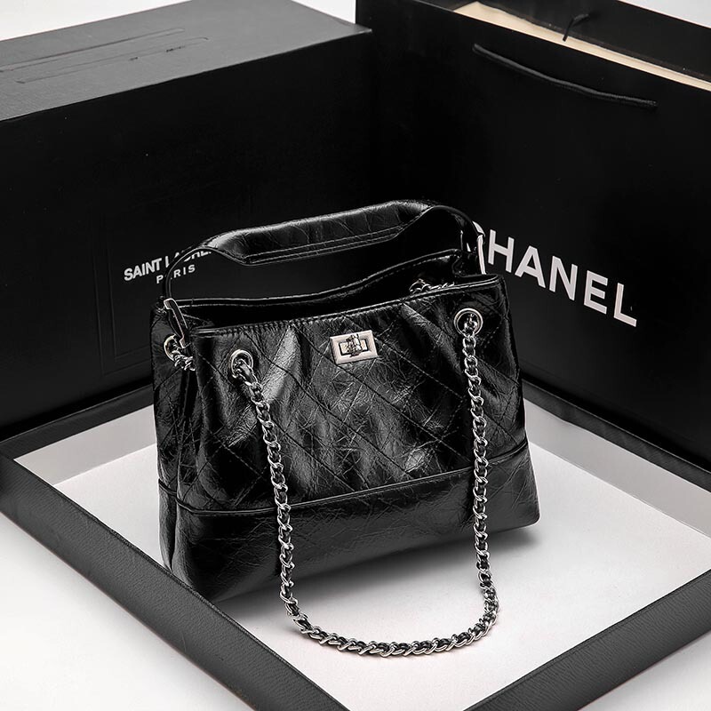 Cross-Border 2026 Spring New Style Trendy This Year's Chanel-Style Quilted Handbag with Large Capacity Bucket Bag in Black Cross-Border 2026 Spring New Style Trendy This Year's Chanel-Style Quilted Handbag with Large Capacity Bucket Bag in Black