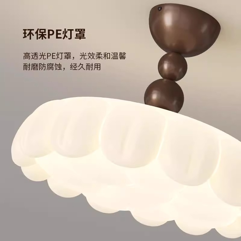 Lámpara de techo de dormitorio de estilo antiguo francés, flor de madera de nogal retro, estilo crema, lámpara de habitación del dormitorio principal 2025 nuevo