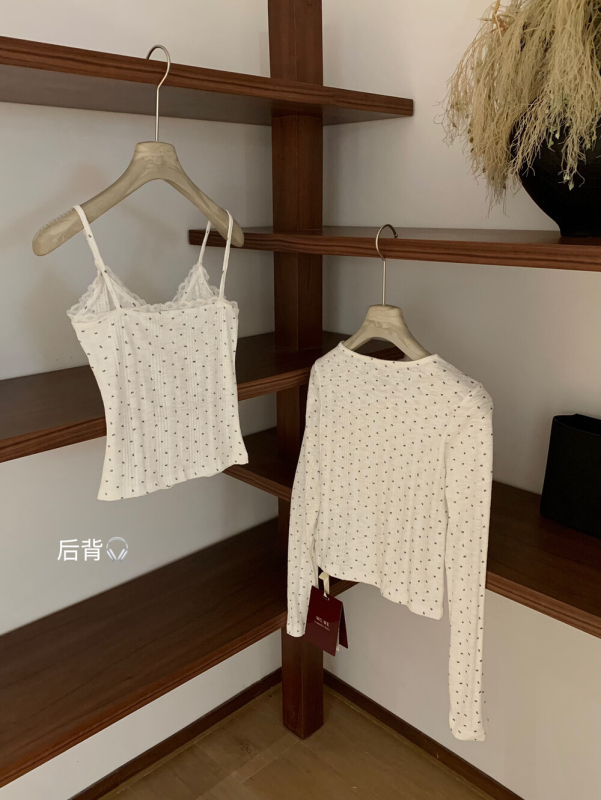 WGWE秋季甜美风碎花纽扣长袖开衫+蝴蝶结蕾丝吊带背心套装女W7067|undefined