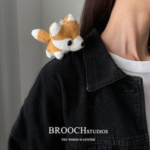 Cadena de dibujos animados broches de pelusa lindas muñecas pines creativos accesorios de pareja al por mayor joyas colgantes nicho