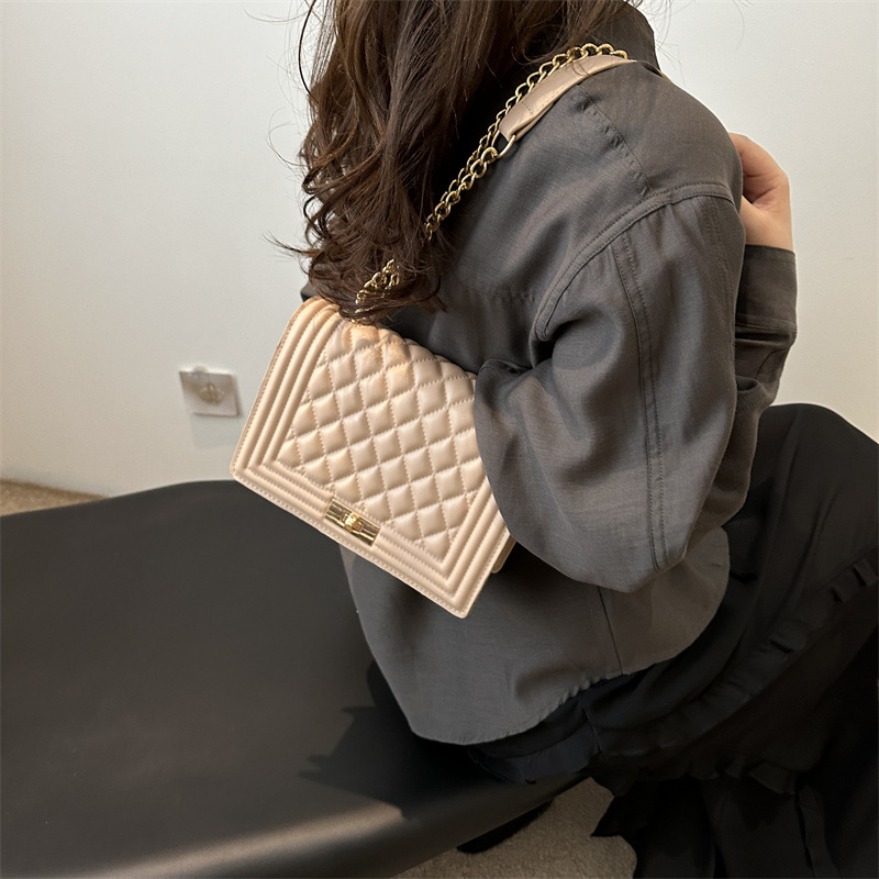 Xiaoxiangfeng lujoso ligero bolso de cadena de diamante de moda 2024 nuevo nicho universal textura alta mochila de hombro de moda