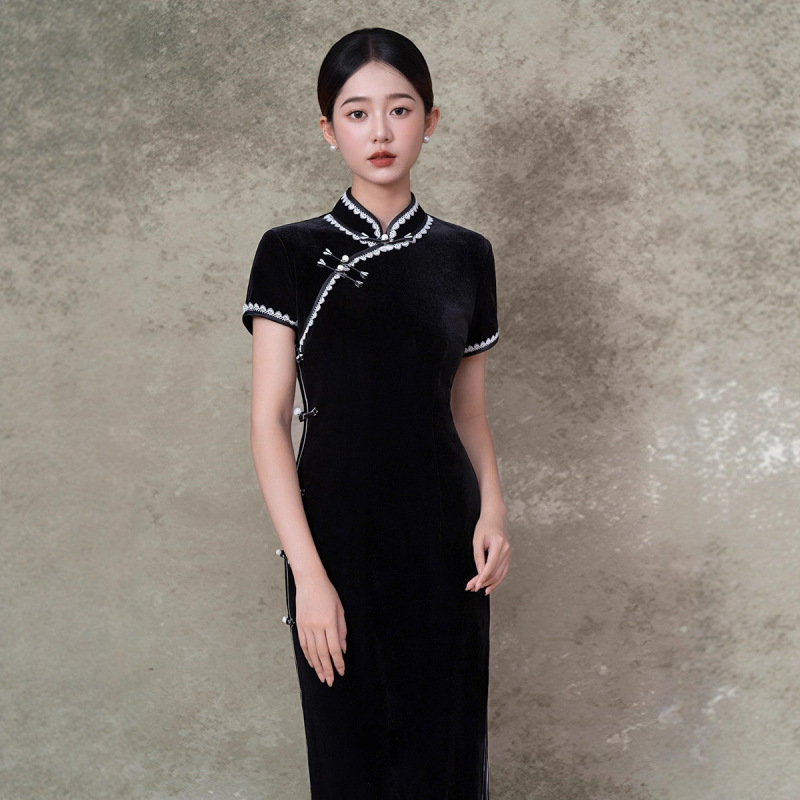 Old Shanghai Black Velvet Cheongsam 2025 New Classy Slim Fit Improved Retro Republic of China Style Daily Dress for Women Old Shanghai Black Velvet Cheongsam 2025 New Classy Slim Fit Improved Retro Republic of China Style Daily Dress for Women