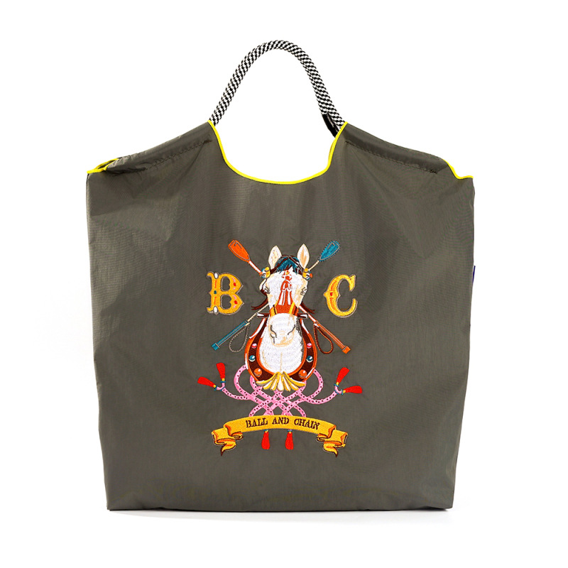 厳選ネット赤同項日系ボールチェーン刺繍レジ袋女性ファッション小衆大容量シングルバッグ潮