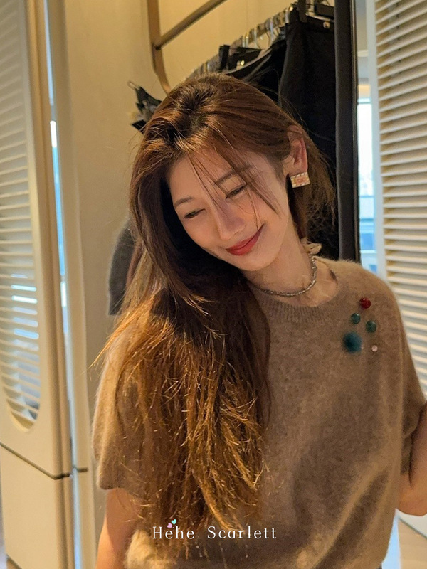 你的呵呵｜织物之美软糯绒感手工钻短袖毛衣针织上衣|undefined