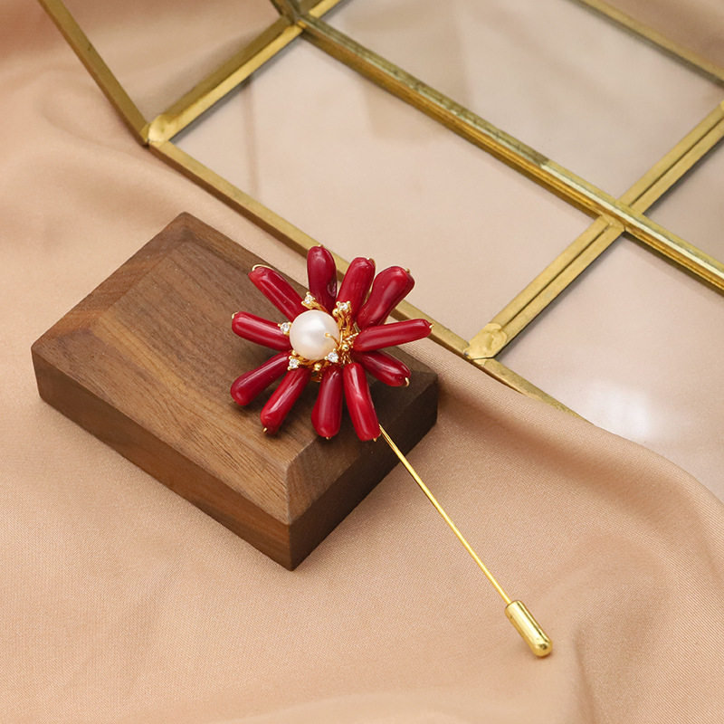 Broche de perlas naturales con borlas de bambú marino y flores, moda de alta gama, redondo y exquisito, broche de perlas estilo Chanel de alta calidad para mujer.