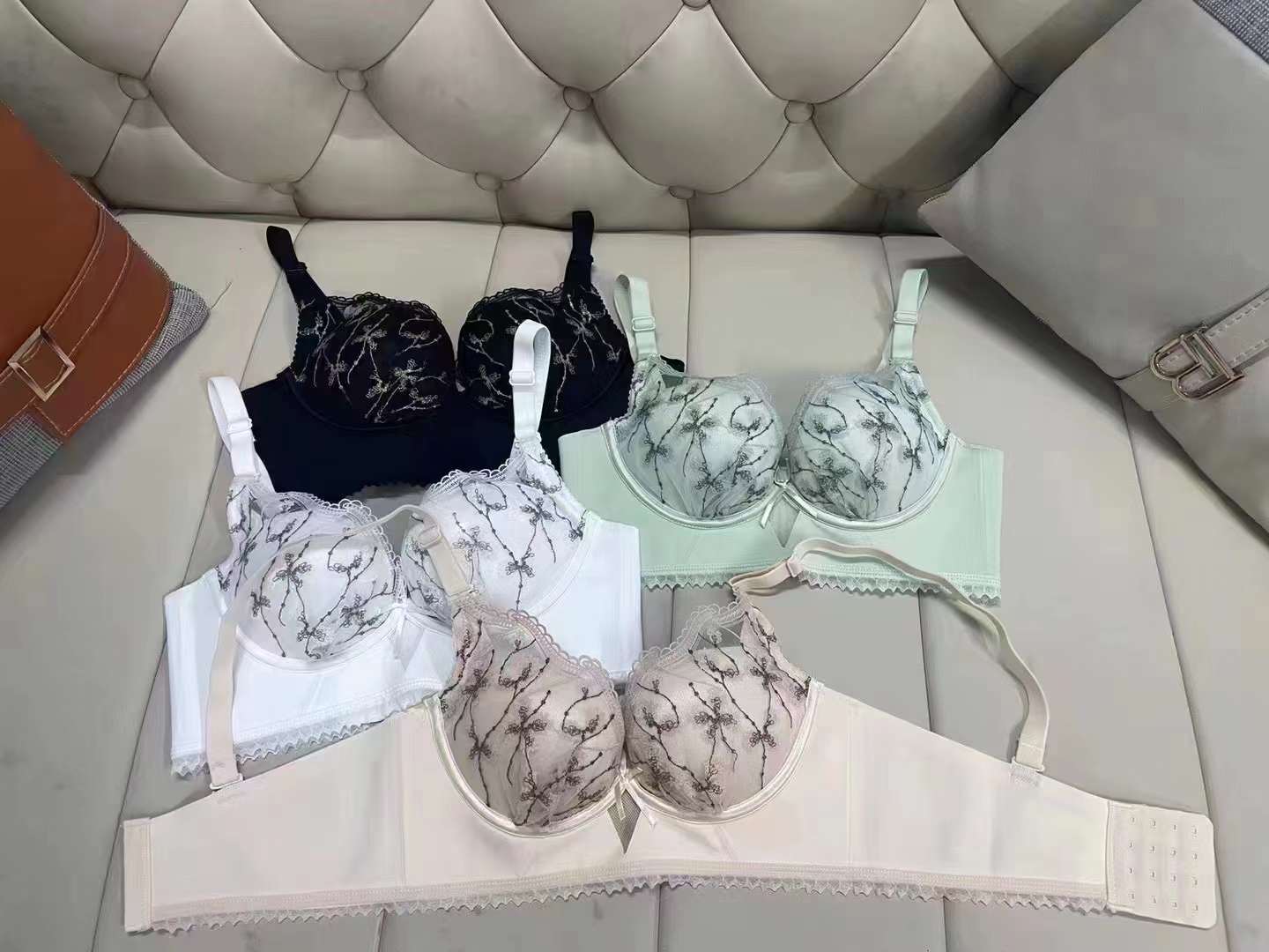 Nuevo sujetador de alta calidad de moda de encaje jacquard transpirable y cómodo ajuste lateral de pecho de cuatro botones ropa interior mujer