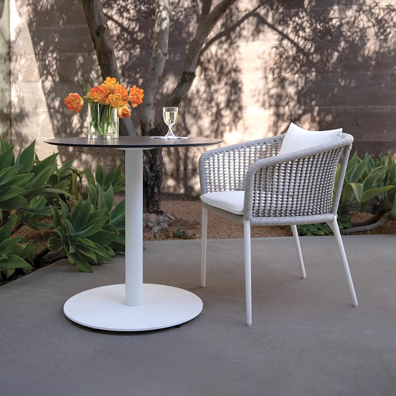 Mesas y sillas de ratán para exteriores, muebles de ocio para patio, jardín y terraza de villas, conjunto de mesa y sillas de aleación de aluminio para balcón exterior.