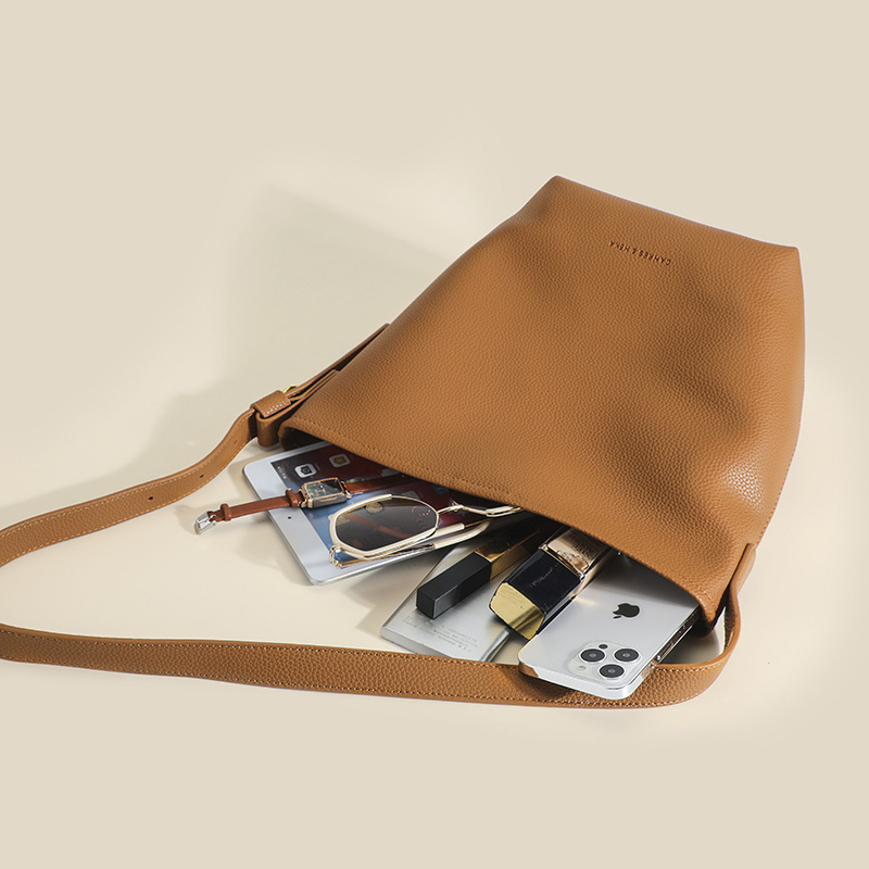 Women's Large Capacity Leather Shoulder Bucket Bag For Winter_voghion.com