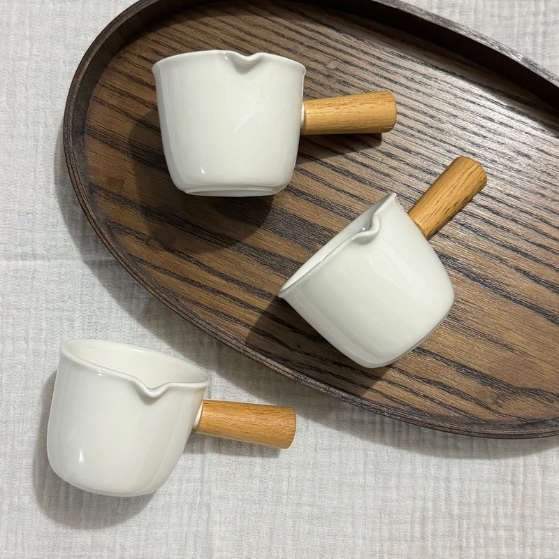 High temperature resistant ceramic sauce small Milk Cup wooden handle steak sauce salad sauce dipping sauce small Cup concentrated coffee cup High temperature resistant ceramic sauce small Milk Cup wooden handle steak sauce salad sauce dipping sauce small Cup concentrated coffee cup