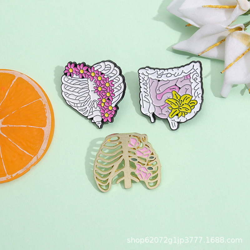 Unisex Gender Cartoon Style Pin Heart Skull Alloy Stoving Varnish Unisex Brooches