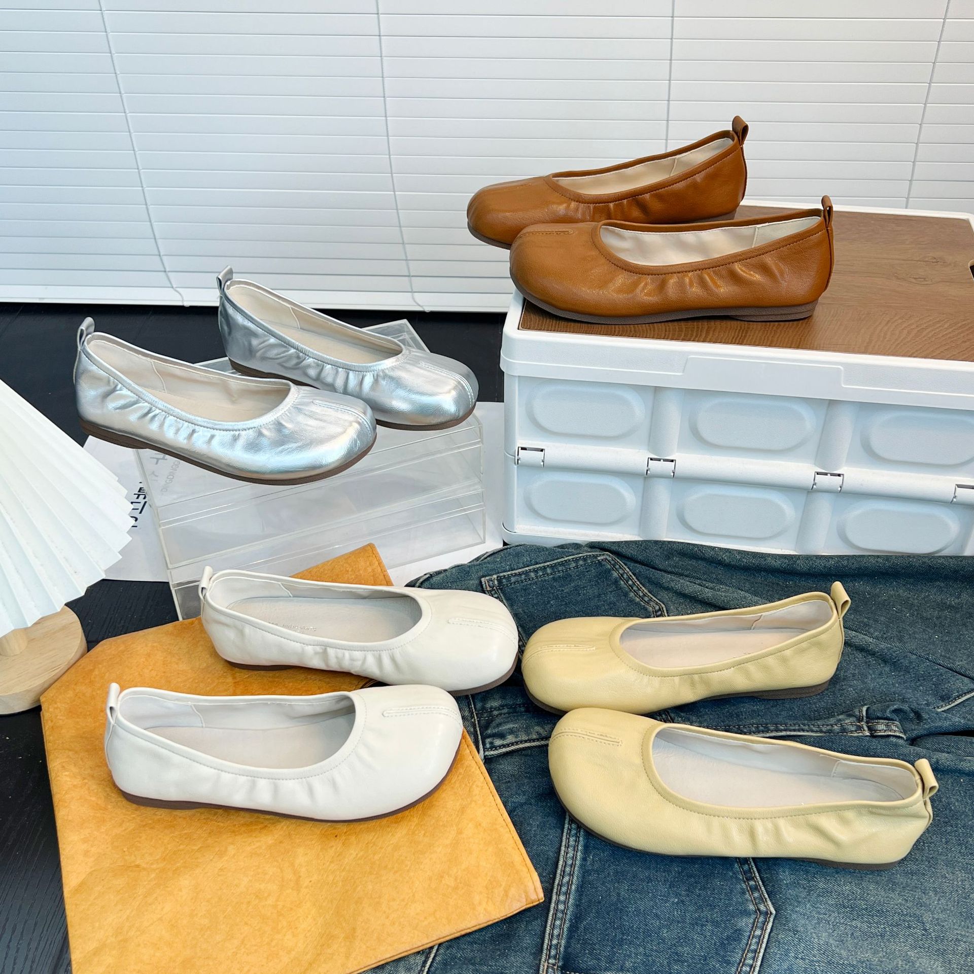 2025 Spring and Autumn New Soft Leather Slip-on Flat Shoes Women's Comfortable Soft Leather Shoes Simple Square Nipple Shoes