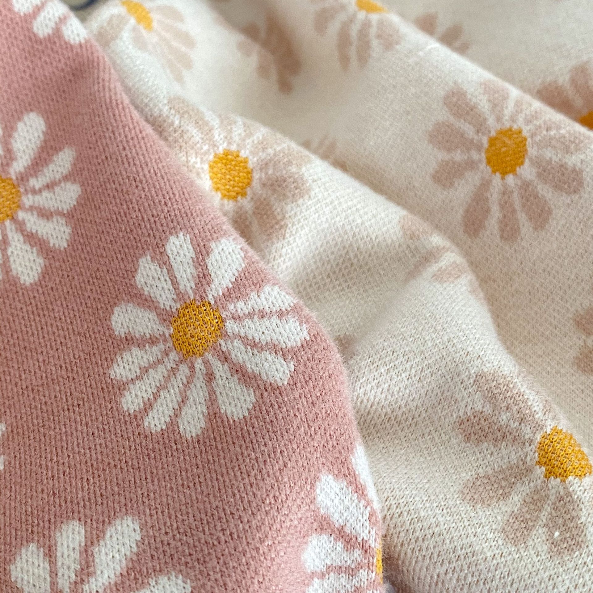 Ins 2024 autumn clothing for infants, young children, girls, babies, fresh flowers, jacquard long sleeved crawling_voghion.com