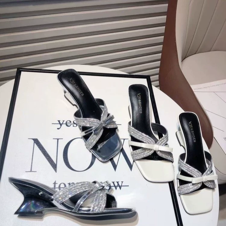 2025 Новый летний внешний вид светской львиной стразы