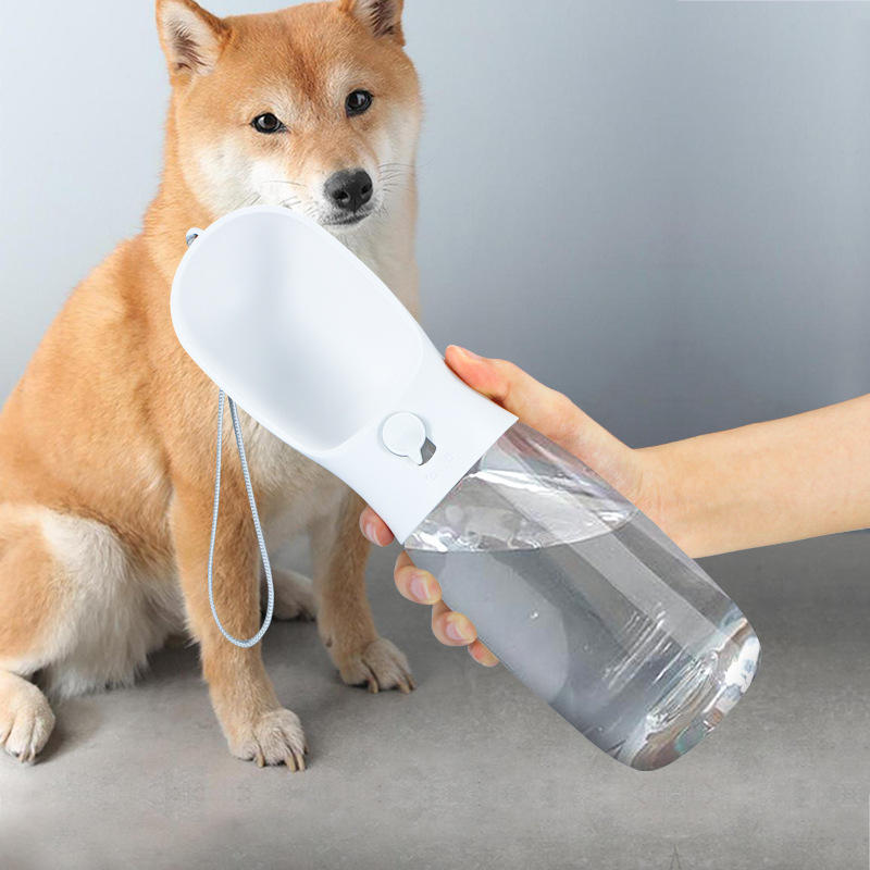 Mascota 550ml gato y perro taza de agua portátil hervidor botella de agua suministros para mascotas perro gato taza de agua botella de agua al por mayor