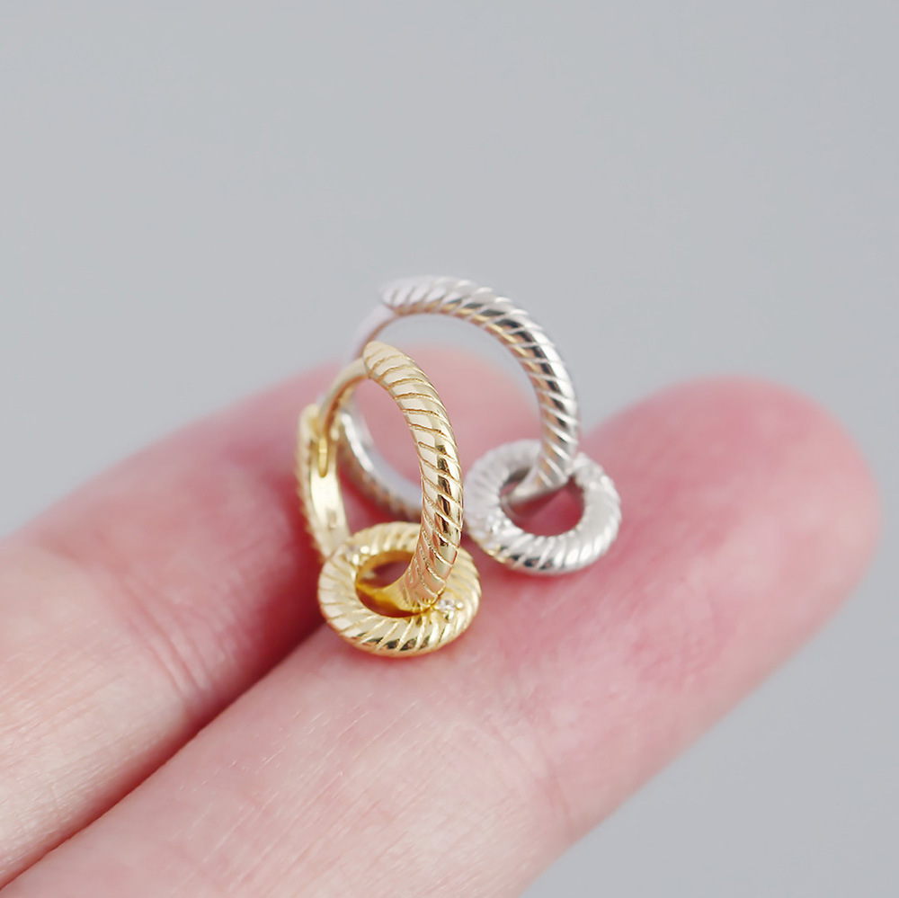 Earrings Classification Yhe0380 S925 Silver Metal Wind Circle Rotating Retro Exaggerated Ear Buckle Silver Earrings