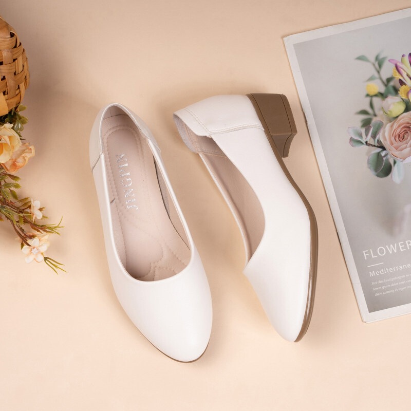 White Work Shoes for Women, Thick Heel, Soft Leather, Soft Sole, Nurse Shoes, Comfortable for Long Standing, Professional Comfort, Beige Beautician Shoes White Work Shoes for Women, Thick Heel, Soft Leather, Soft Sole, Nurse Shoes, Comfortable for Long Standing, Professional Comfort, Beige Beautician Shoes