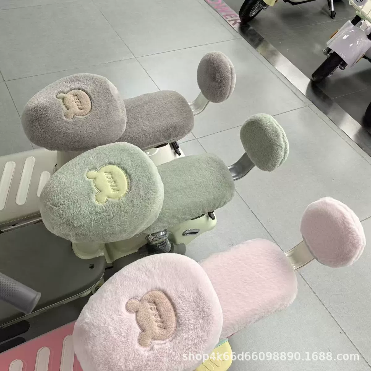 Зимняя универсальная подушка сиденья Электрический автомобиль из трех частей