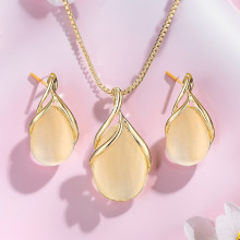 �p��ˮ�����S��ɫ�朶��h���bŮ�ٴ��i��朶�ɼ������˹��Y��