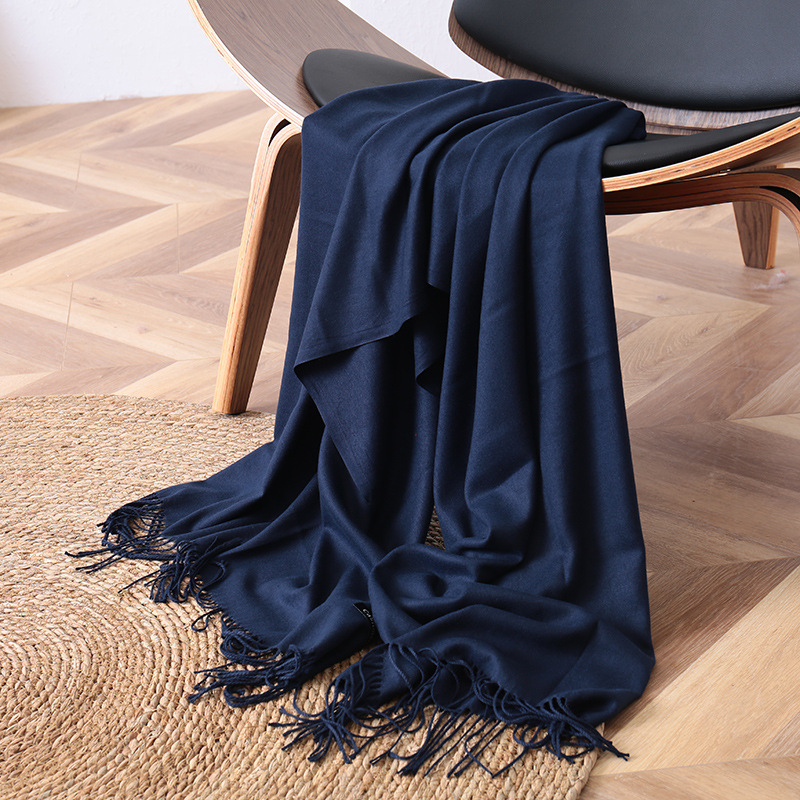 2024 otoño e invierno nuevo estilo color sólido bufanda larga imitación lana brillante textura borla marca negra mantón cálido