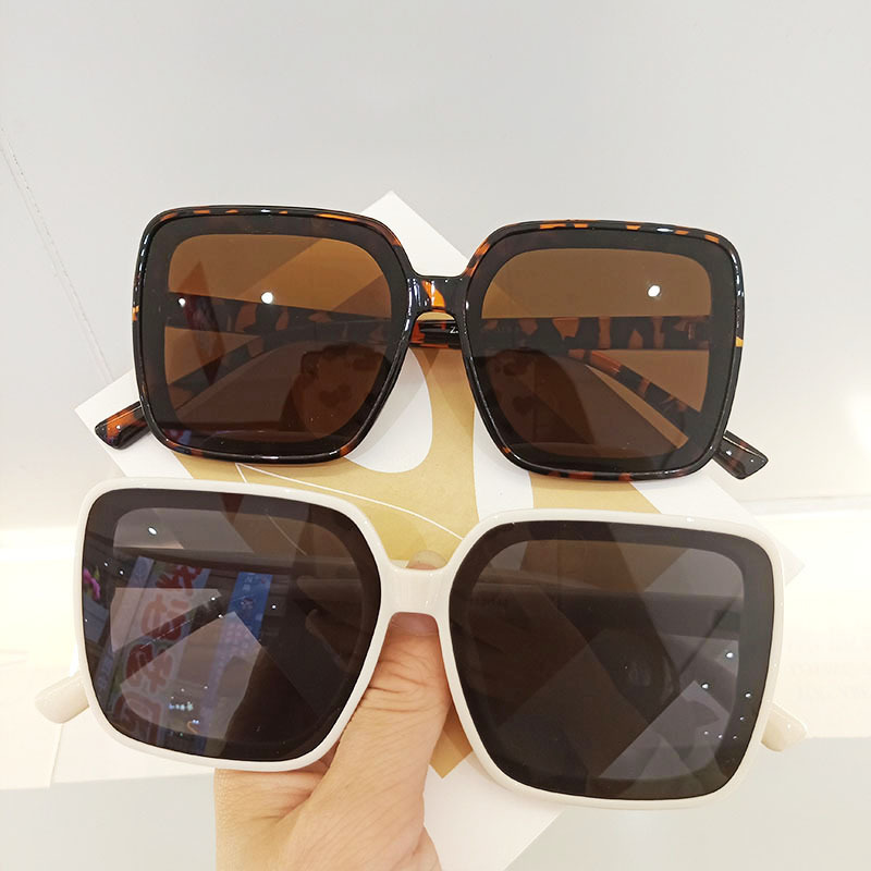 Mode Big Frame Sonnenbrille Großhandel display picture 2