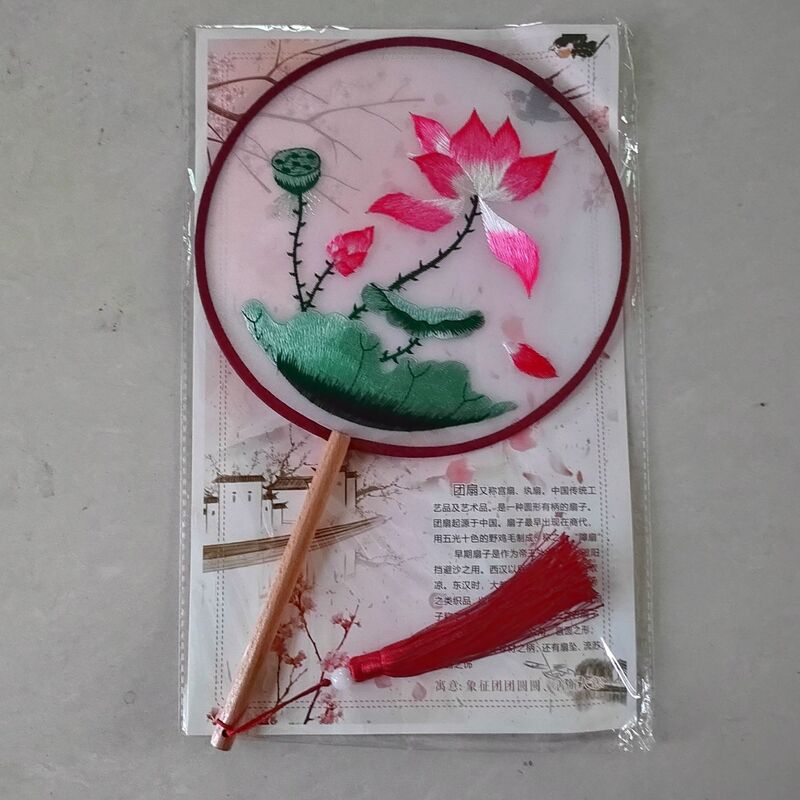 両面のシルクの刺繍の透明な漢服のチャイナドレスは写真を撮ります。|undefined