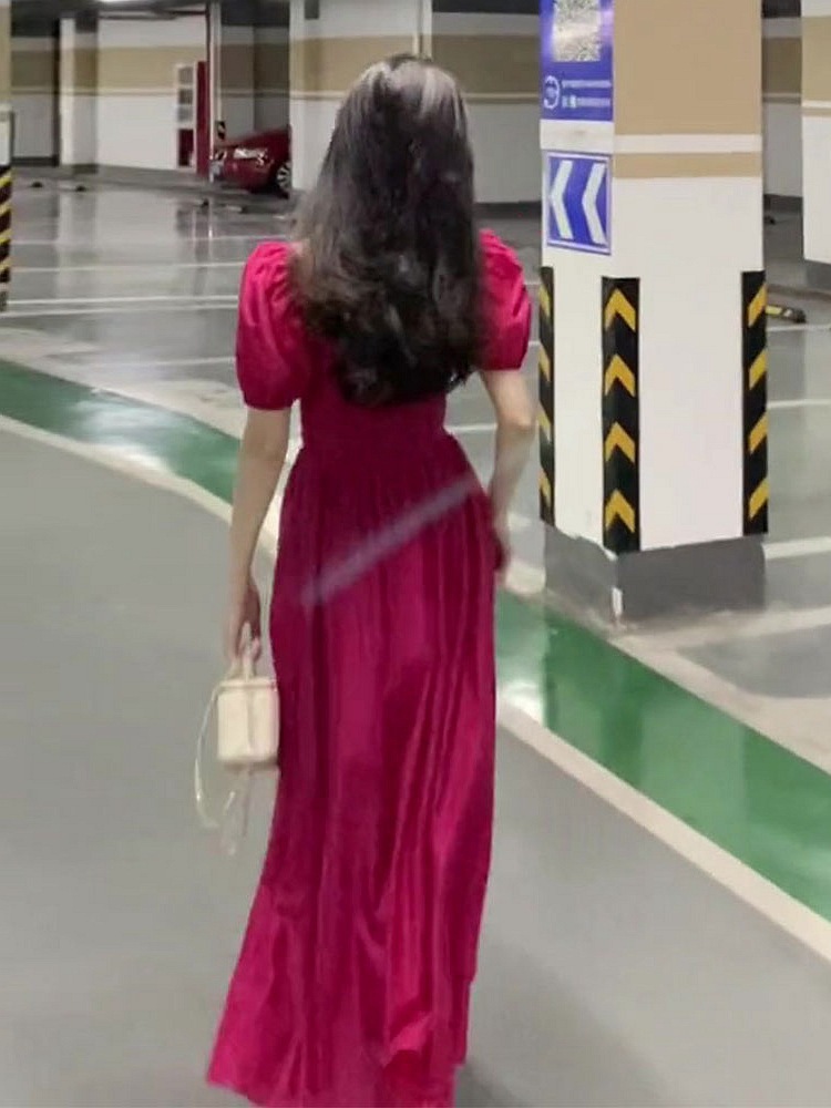 Đầm suông midi họa tiết hoa hồng đỏ tay ngắn cổ tròn — Váy liền màu đỏ hoa hồng chi tiết 3