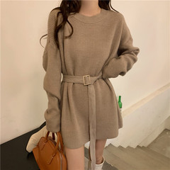 フレンチレトロな高級感のあるレトロニットワンピース、女性用春秋の個性的な婦人服、美しい女神風セータードレス