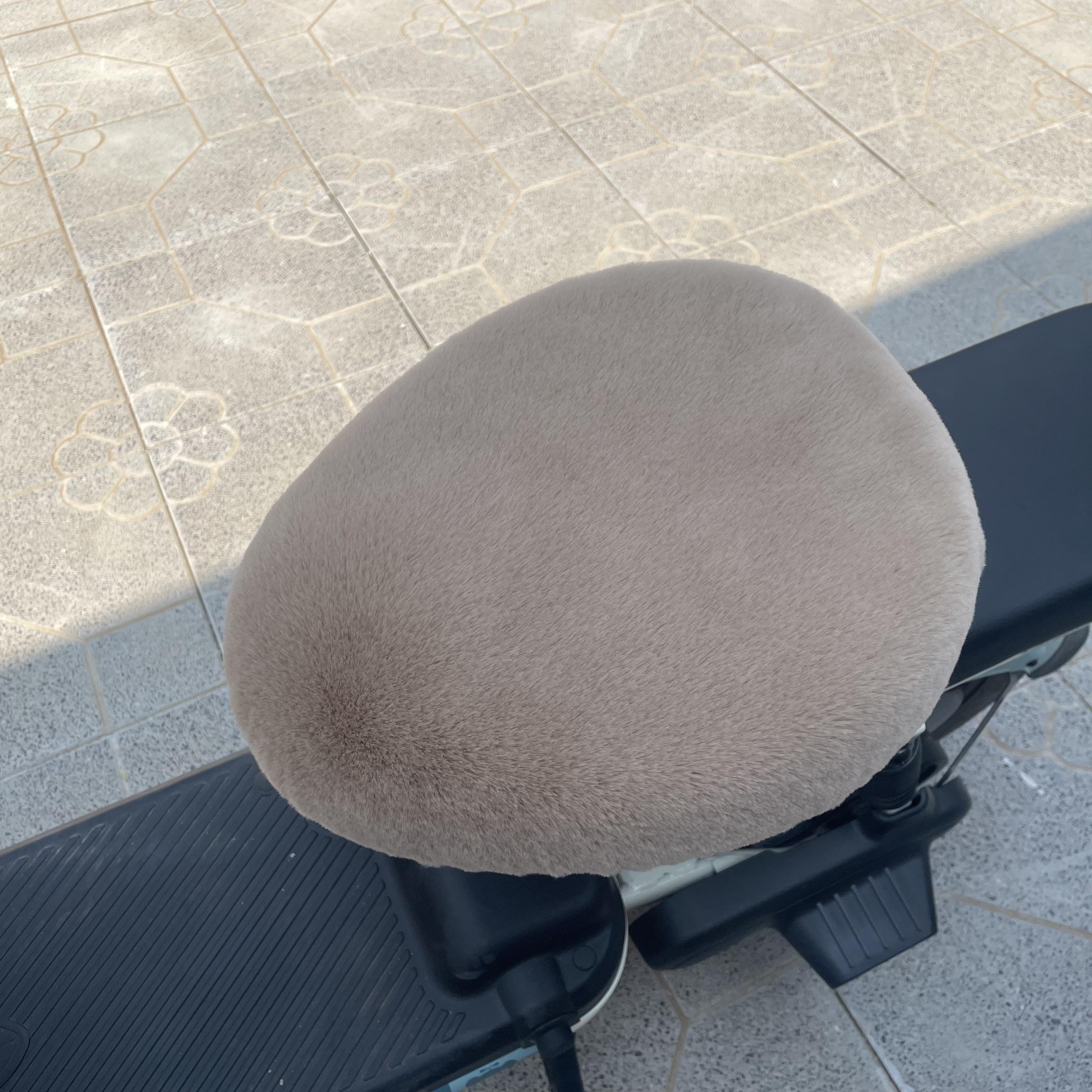 New Winter Plush Electric Vehicle Seat Cover, Universal Fit, Thickened and Fleece-Lined, Cold-Proof, Warm, Dust-Proof Protective Cover