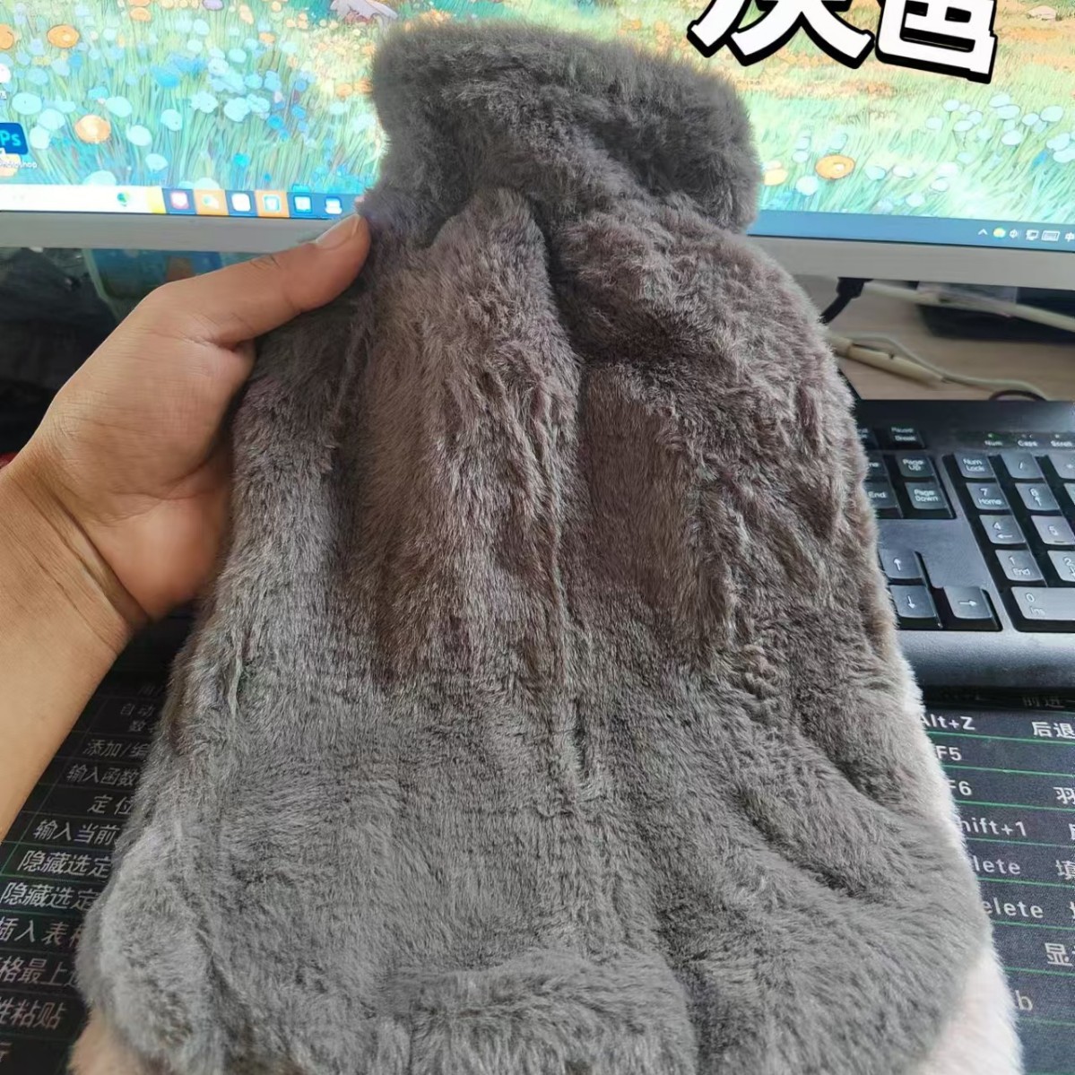 뜨거운 물 가방 천 커버 싱글 세일 대형 새로운 봉제 천 커버는 물을 두껍게 한 폭발 방지 중년 및 노인의 따뜻한 물 주머니로 채워져 배를 따뜻하게합니다.