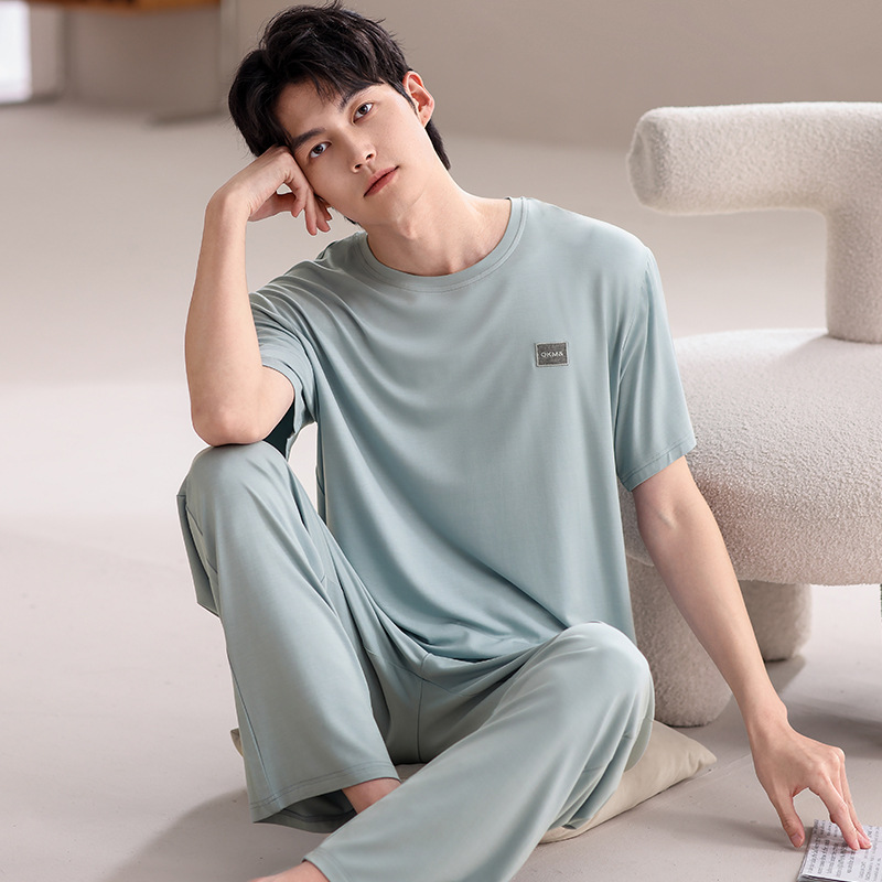 01Q1792 남성