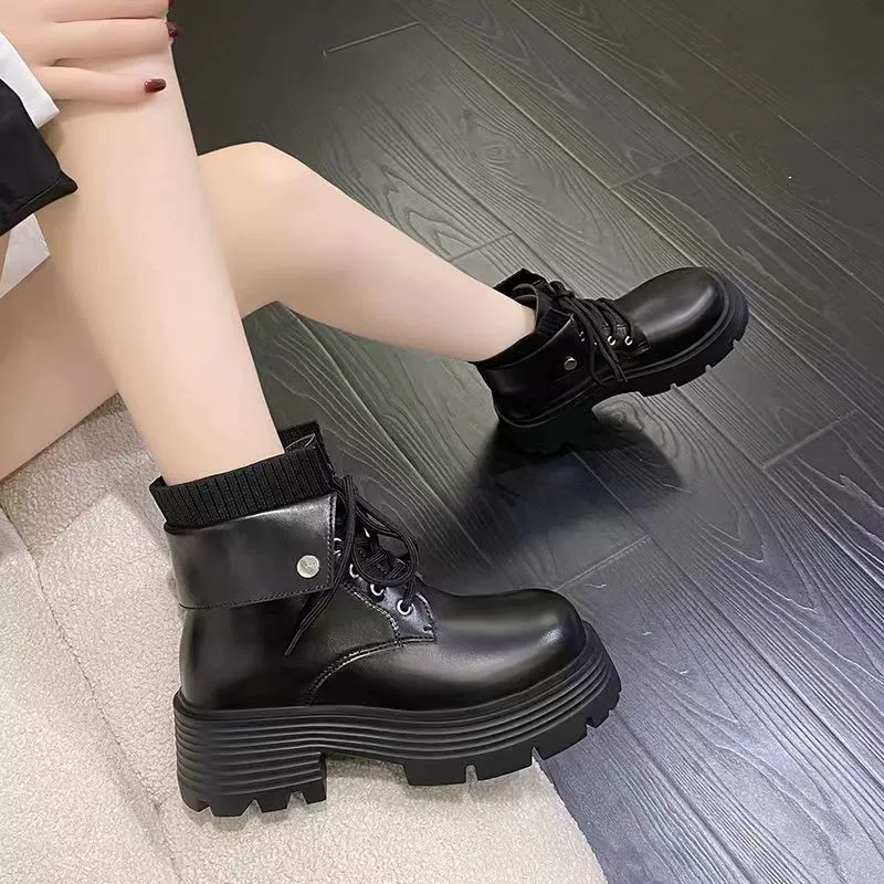 Martens, demi-season low boots platform