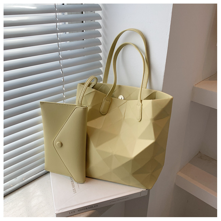 Niche design irregular largecapacity bag 2021 new trendy tote bag shoulder messenger bagpicture87