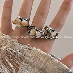 Trendy Chinese-style Metal-Finish Natural Stone Beaded & Diamond-Inlaid Luxury Ring for Women – New Chinese Design, Versatile and Perfect for Stylish Layering.