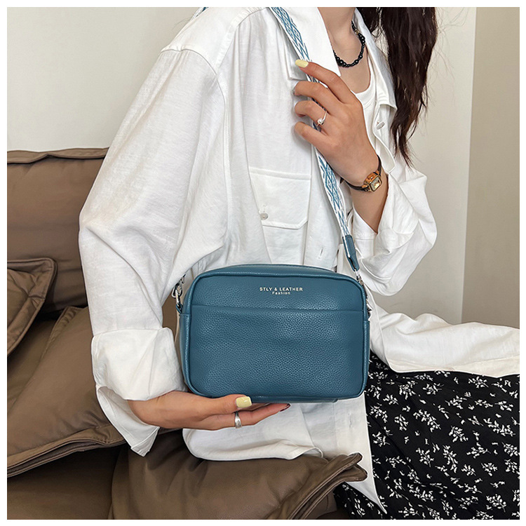 2024 new women's with wide straps, fashionable and simple commuting casual single shoulder crossbody b, small square_voghion.com