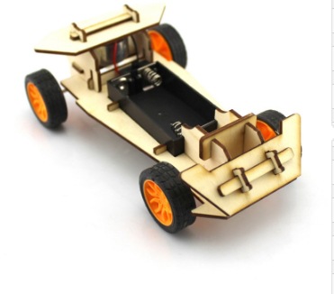 Coche de dos ruedas motrices de madera de bricolaje pequeño A