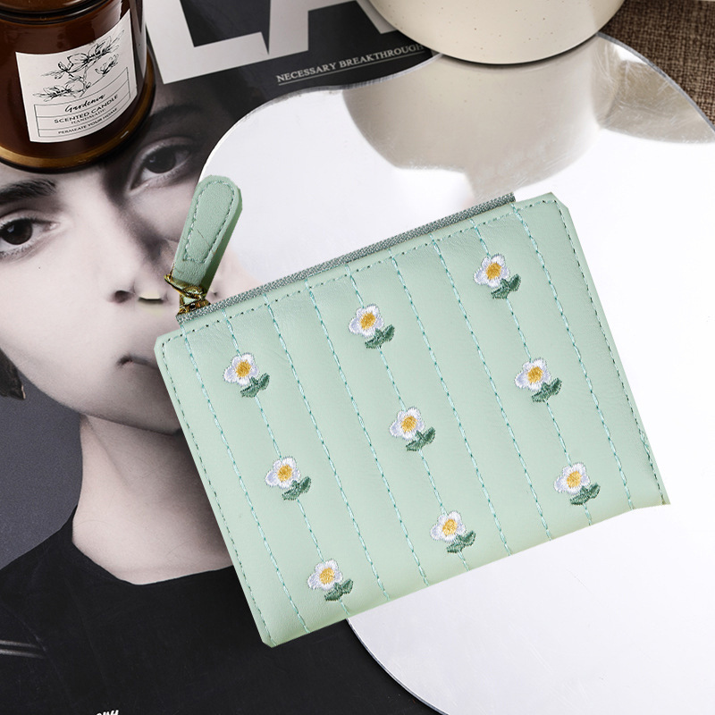 Ins nuevo estilo de crema pequeña cartera japonesa pequeña cartera de viento fragante para mujeres bolso corto bolso de tarjetas de moda dos veces flores lindas