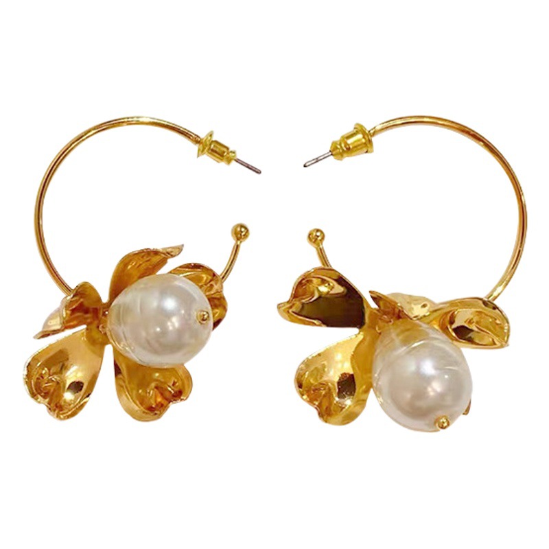 Nuevo estilo europeo y americano pétalo natural perla pendientes diseño personalizado sentido nicho marca pendientes