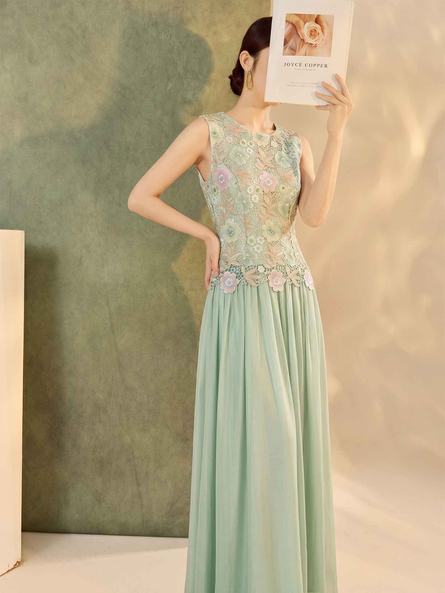 Đầm maxi thêu hoa ren nổi — Xanh lá cây nhạtcolor