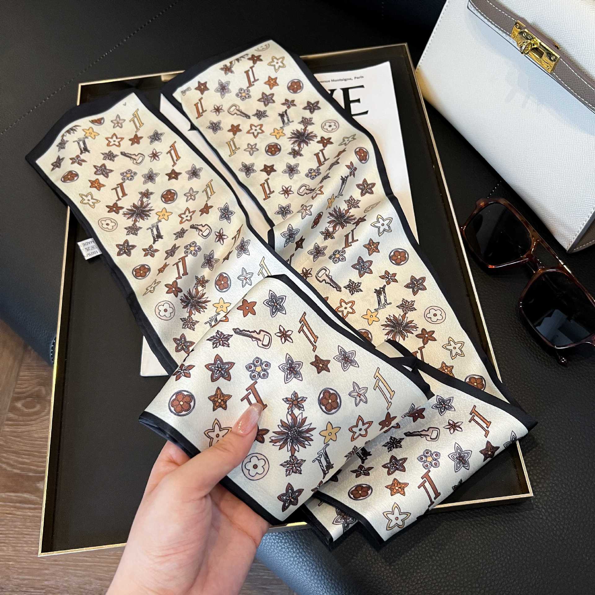 Nueva bufanda de seda pequeña banda larga estrecha para el cabello mujer estilo primavera y otoño moda madre bufanda estilo verano estilo fino serpentina bufanda al por mayor