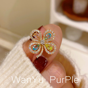 Korean style elegant zircon clover flower neckline anti-exposure collar pin shirt collar flower fixed clothes pin
