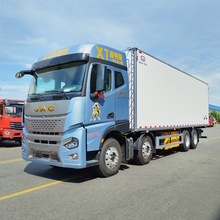 江淮格尔发X7  前四后八9.6米冷藏车 纯电动面包冷藏车