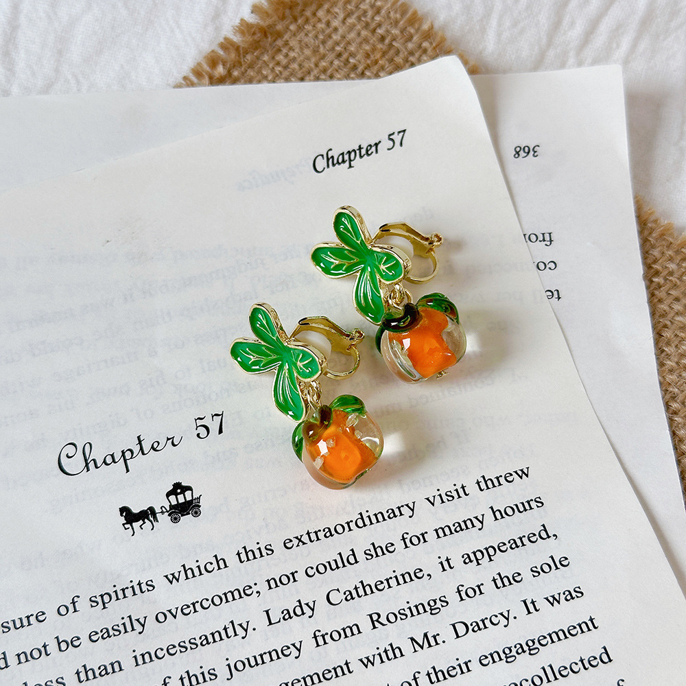 Versión coreana del clip para la oreja sin orejas de la celebridad de Internet clip para la oreja triangular con incrustaciones de diamantes de alta calidad Pendientes de Yiwu de temperamento simple femenino al por mayor